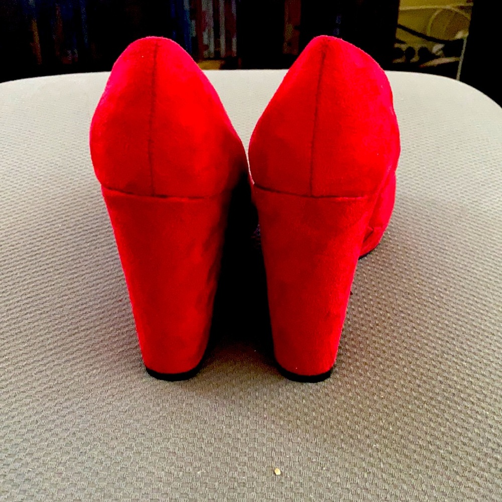 Heels - Picture 3 of 4